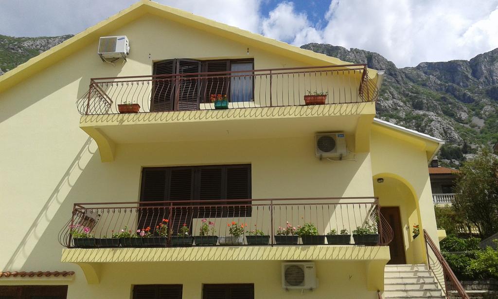 Apartment Adela Kotor Bagian luar foto