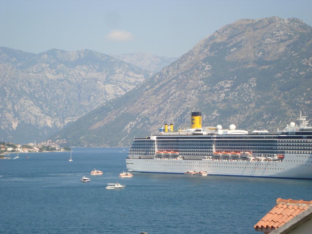 Apartment Adela Kotor Bagian luar foto