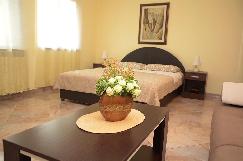 Apartment Adela Kotor Bagian luar foto