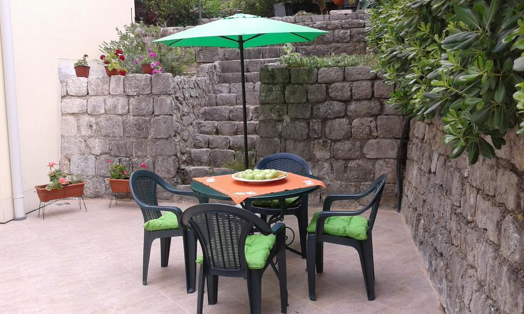 Apartment Adela Kotor Bagian luar foto