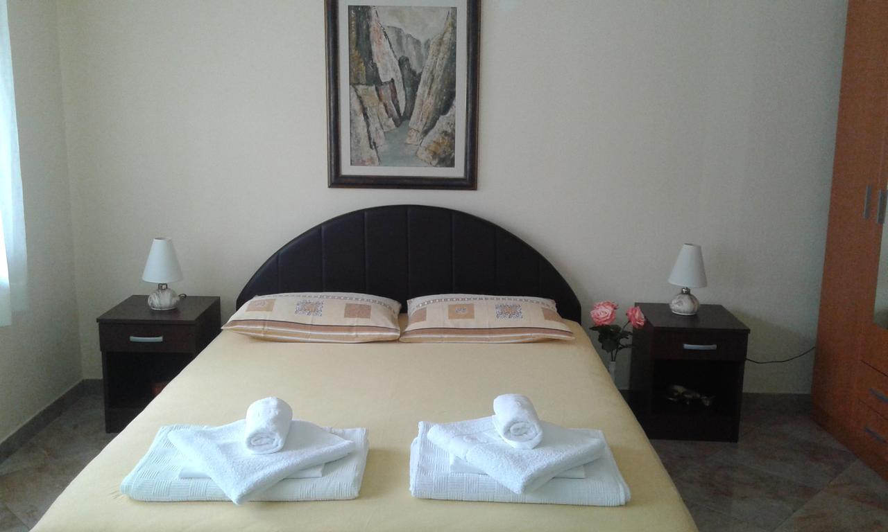 Apartment Adela Kotor Bagian luar foto