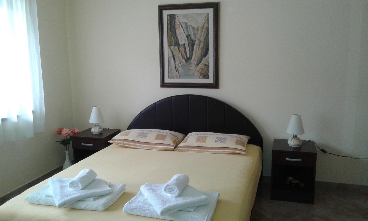 Apartment Adela Kotor Bagian luar foto